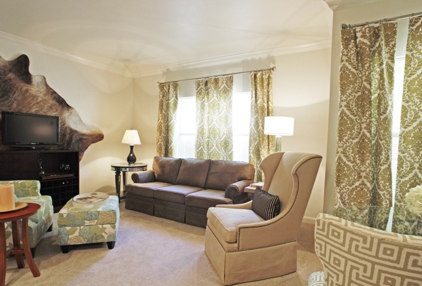 Apartment living room with crown molding